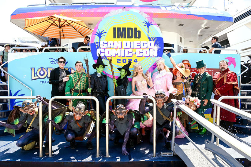 
	David Dastmalchian and Wicked cosplayers
