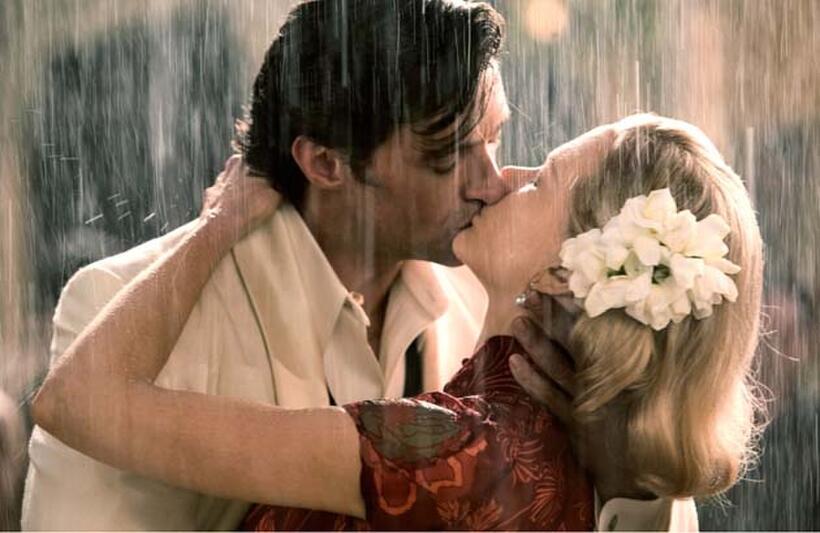 12 Great Kissing in the Rain Scenes