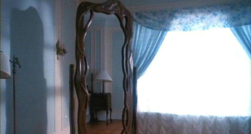 
	Top 11 Horror-Movie Mirrors
