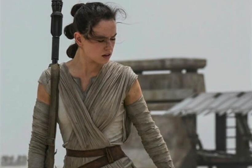 
	Daisy Ridley Rey Star Wars the Force Awakens
