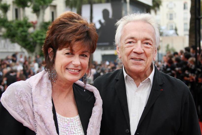 Jean-Pierre Cassel and guest at the screening of "The wind that shakes the barley" at the 59th edition of the International Cannes Film Festival.