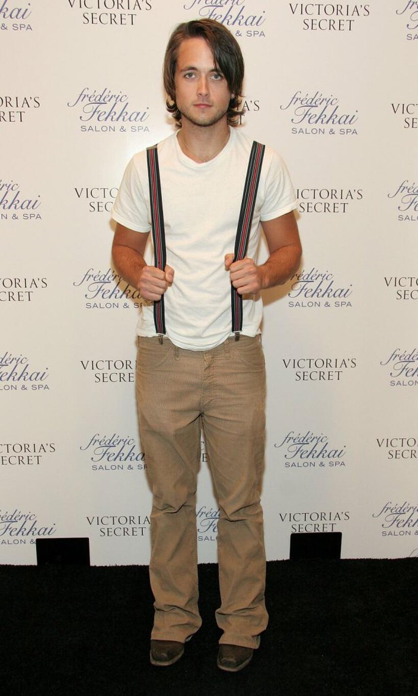 Justin Chatwin at the Frederic Fekkai and Victoria's Secret "Beauty and the Boudoir" Oscar Suite.