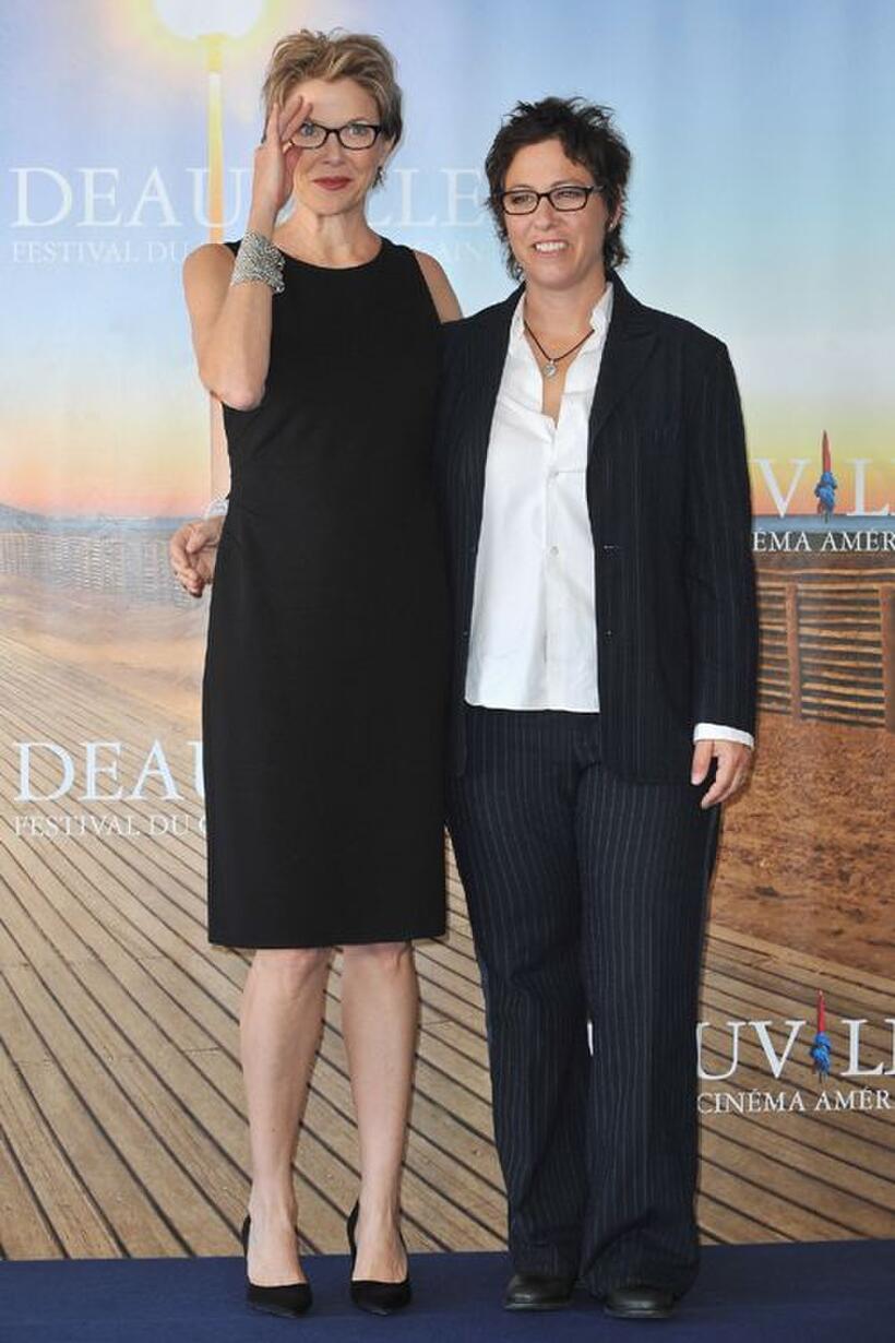Annette Bening and Lisa Cholodenko at the photocall of "The Kids Are Allright" during the 36th Deauville American Film Festival.