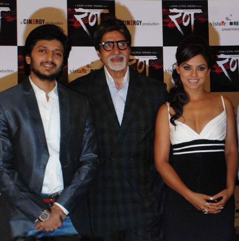 Ritesh Deshmukh, Amitabh Bachchan and Neetu Chandra at the press conference of "Rann."