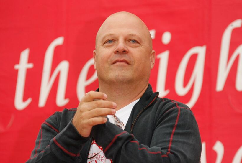 Michael Chiklis at the Revlon Run/Walk for women held at Los Angeles Memorial Coliseum.