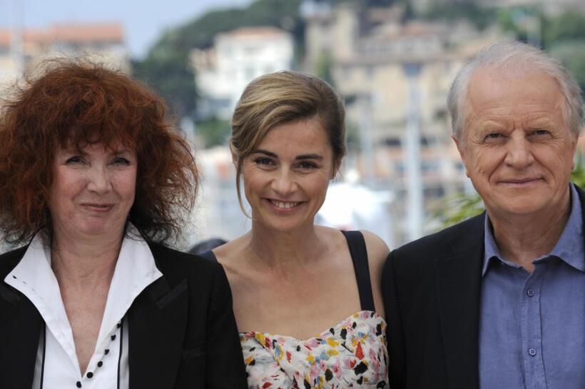 Sabine Azema, Anne Consigny and Andre Dussolier at the photocall of "Les Herbes Folles" during the 62nd International Cannes Film Festival.