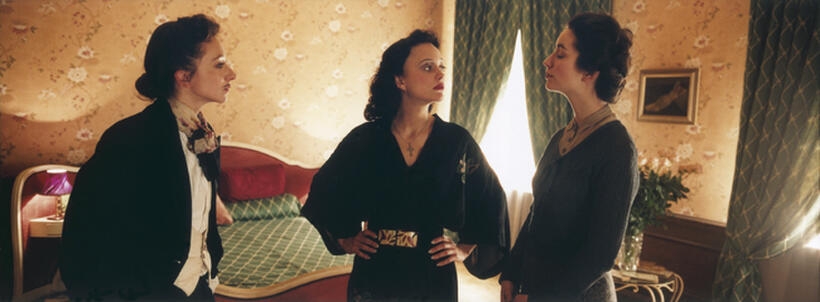 Momone (Sylvie Testud), Edit Piaf (Marion Cotillard) and Susanne (Agathe Bodin) in "La Vie en Rose."