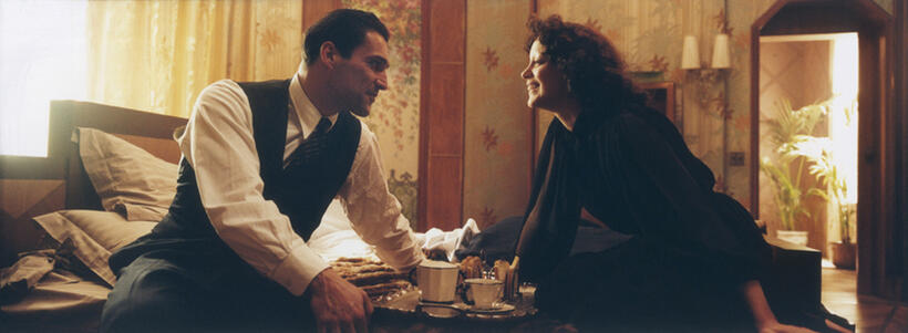 Marcel Cerdan (Jean-Pierre Martins) and Edith Piaf (Marion Cotillard) in "La Vie en Rose."