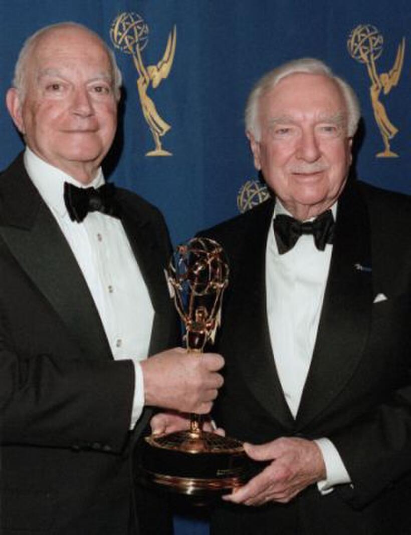 Ralph Baruch and Walter Cronkite at the 27th Annual International Emmys.