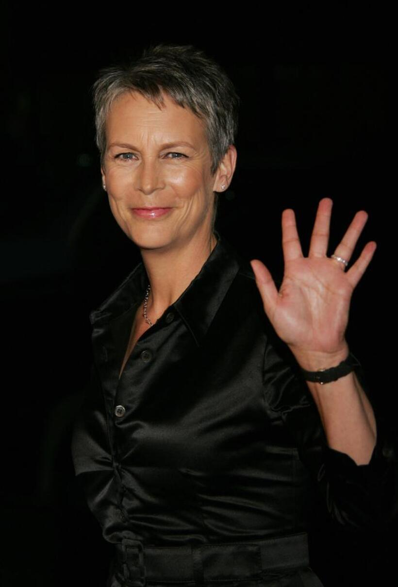 Jamie Lee Curtis at the premier of "Music and Lyrics".