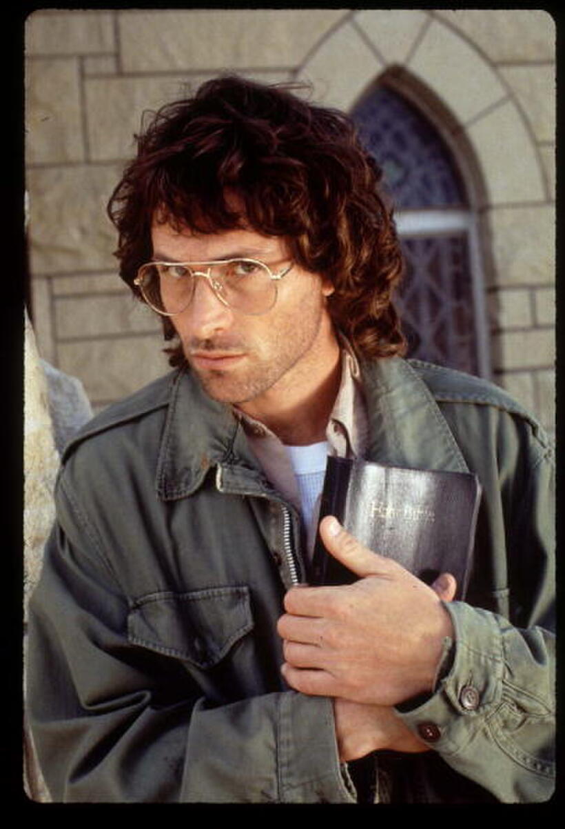 Tim Daly on the set of the TV movie "In the line of fire: Ambush in Waco".