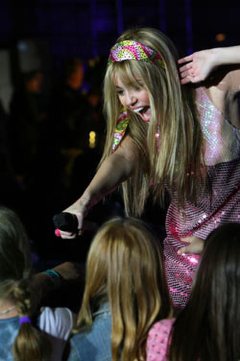"Hannah Montana & Miley Cyrus" in 3D.