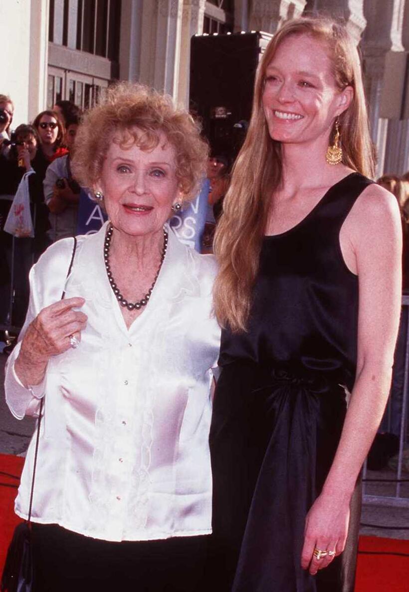 Gloria Stuart and Suzy Amis at the 4th Annual Screen Actors Guild Awards.
