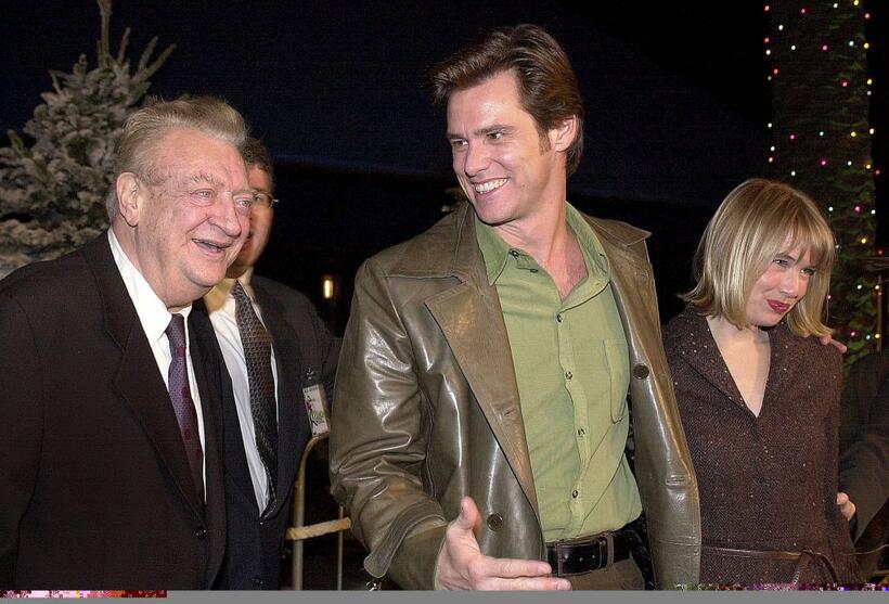 Rodney Dangerfield and Jim Carrey at the premiere of "Dr. Seuss".