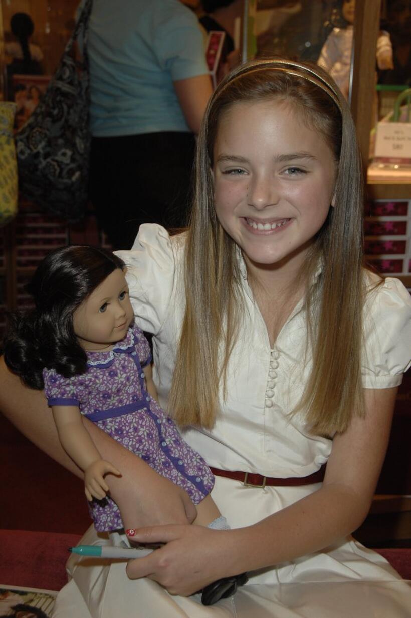 Madison Davenport at the signing of "Kit Kittredge: An American Girl."