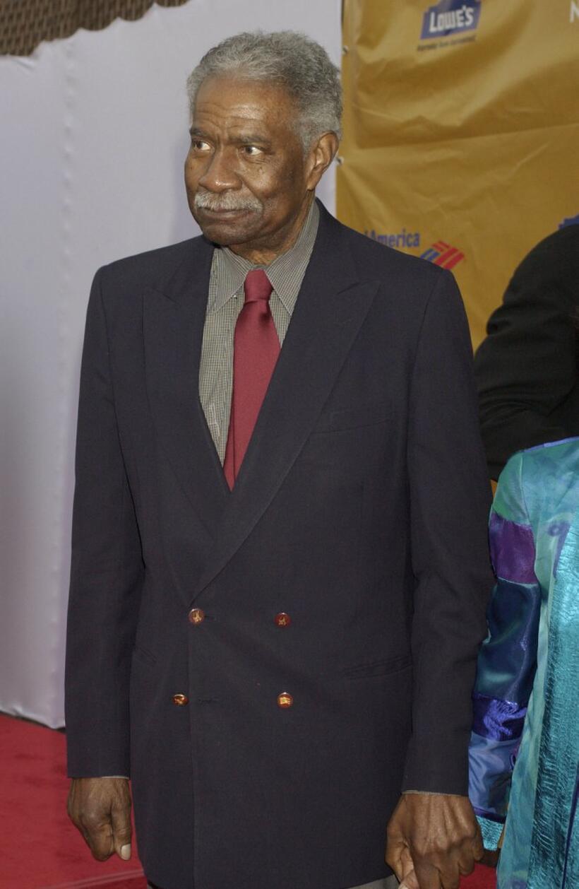 Ossie Davis arrives at the Apollo Theater Foundation 70th Anniversary Benefit Celebration.
