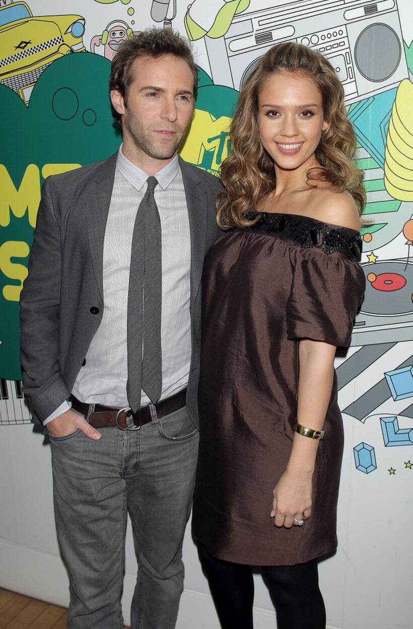 Jessica Alba and Alessandro Nivola at the MTV's Mi Total Request Live.