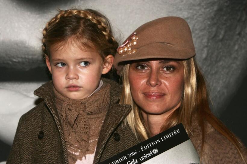 Agathe de la Fontaine and her daughter Zoe at the launch of the Gala-UNICEF 2006 calendar.