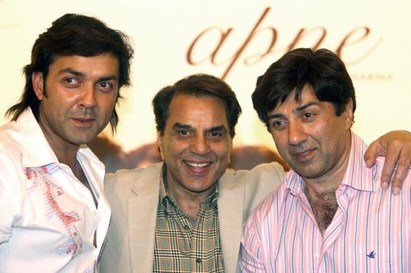 Bobby Deol, Dharmendra and Sunny Deol at the promotion of "Apne."