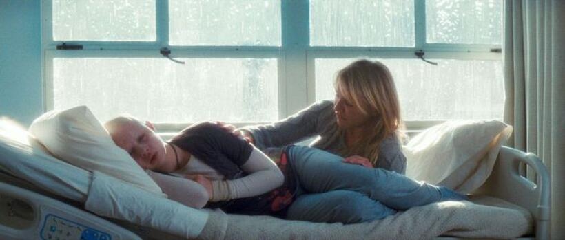 Sofia Vassilieva as Kate and Cameron Diaz as Sara in "My Sister's Keeper."