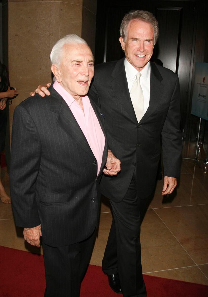 Kirk Douglas and Warren Beatty at the Juvenile Diabetes Research Foundation's 4th Annual Gala Event.