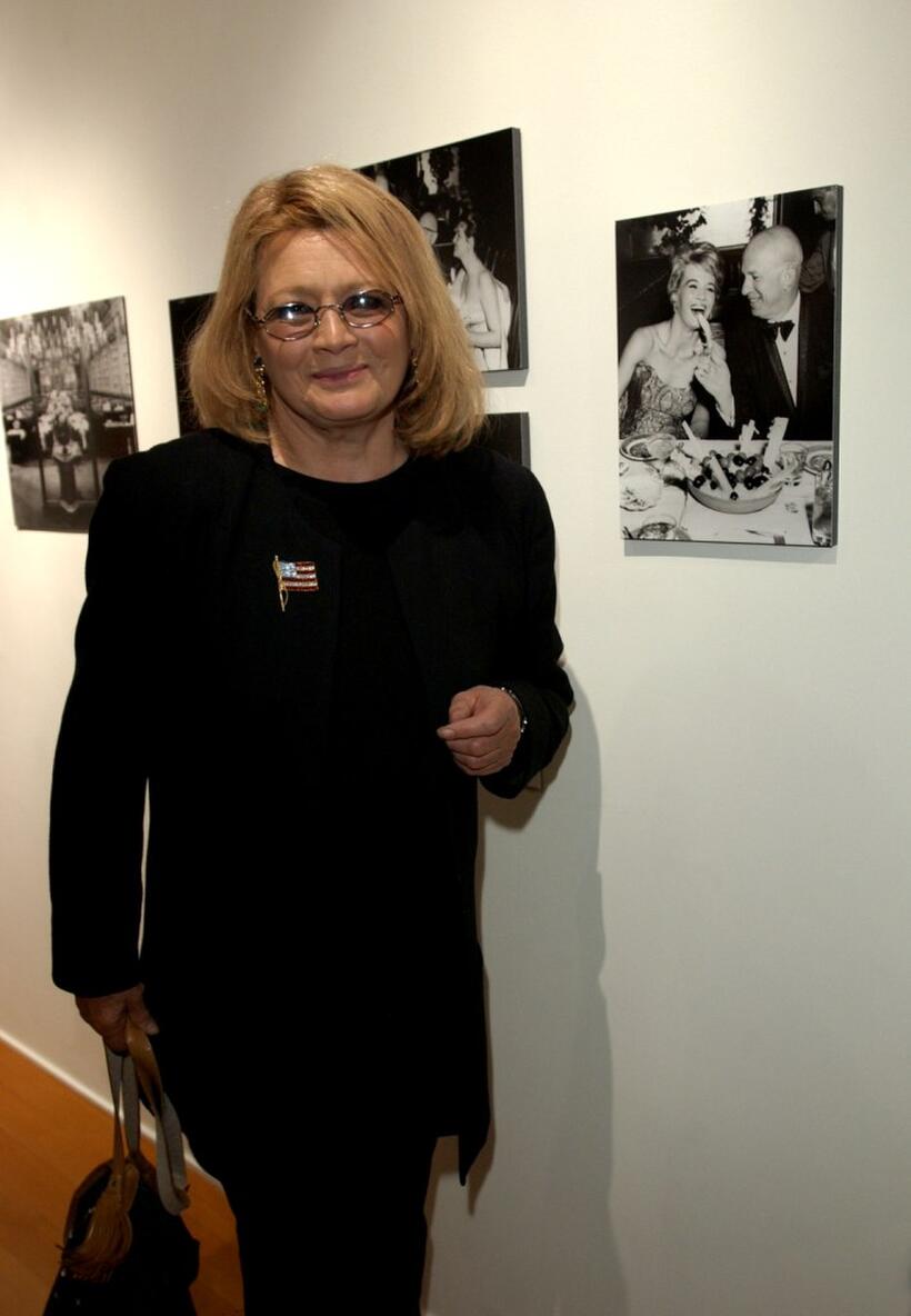 Angie Dickinson at the opening of the exhibit "Under the Hat".