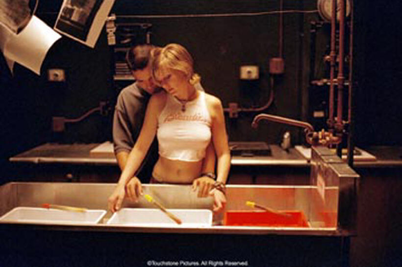 Carlos Nuez (Jay Hernandez) and wealthy but troubled Nicole Oakley (Kirsten Dunst) are two L.A. high school students from opposite ends of the social spectrum who fall for each other in "crazy/beautiful."