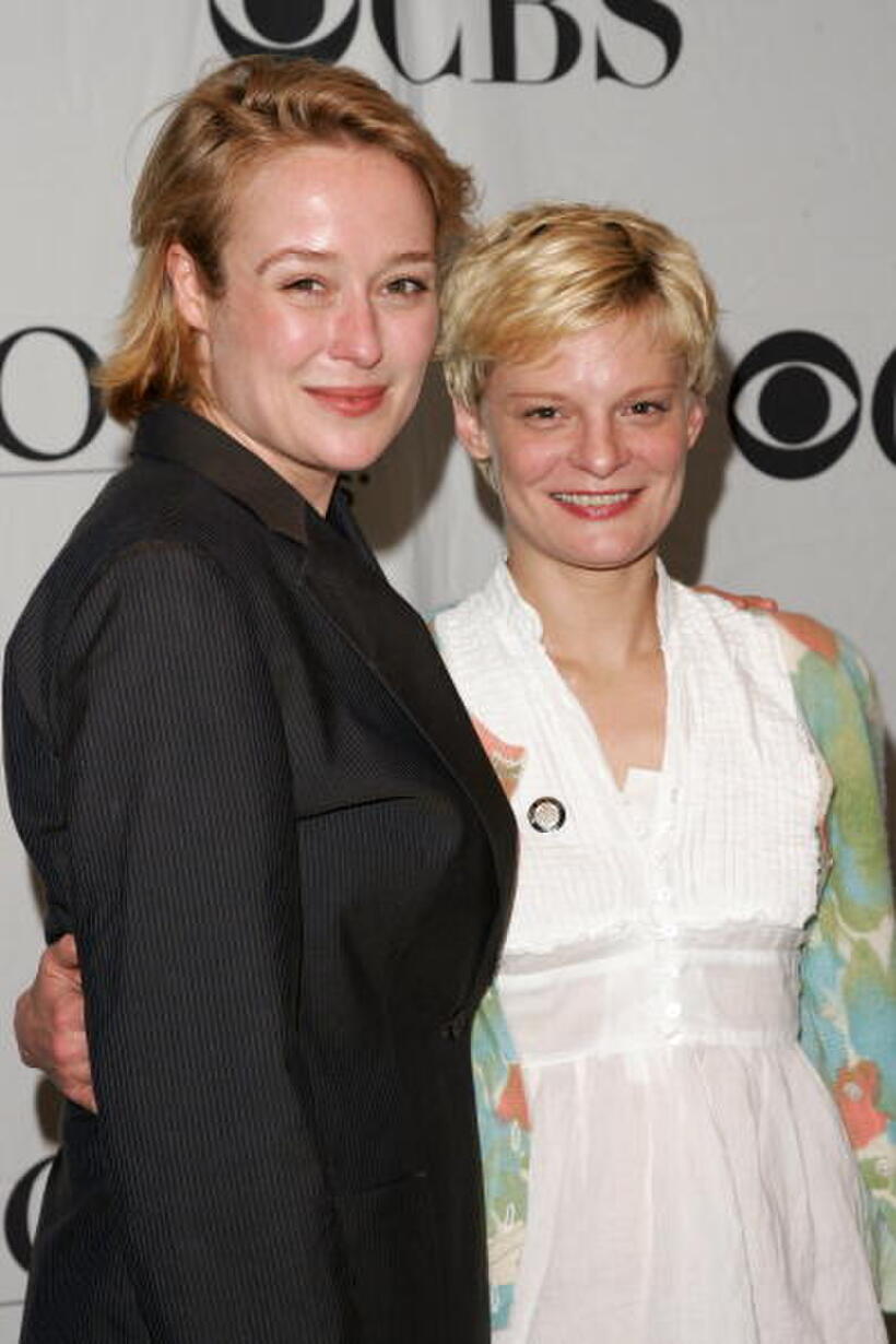 Jennifer Ehle and Martha Plimpton at the 2007 Tony Awards.