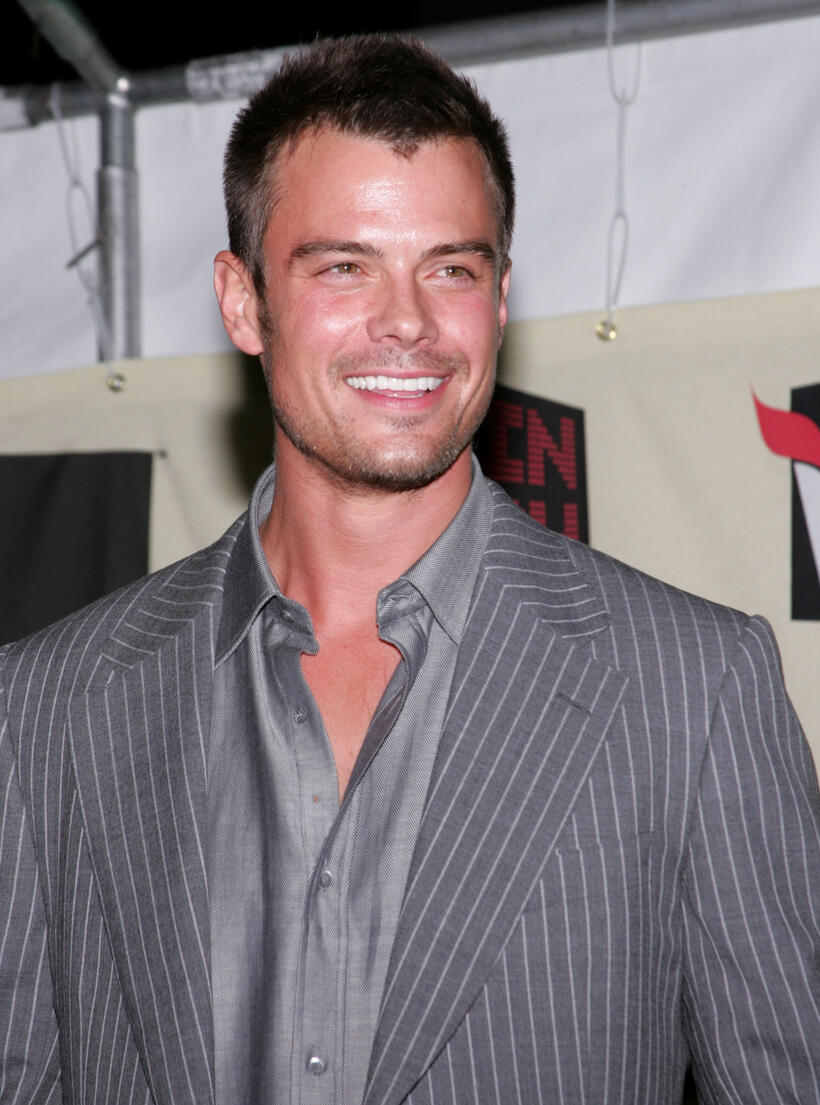 Josh Duhamel at the VH1 Big in 04 in Los Angeles, California.