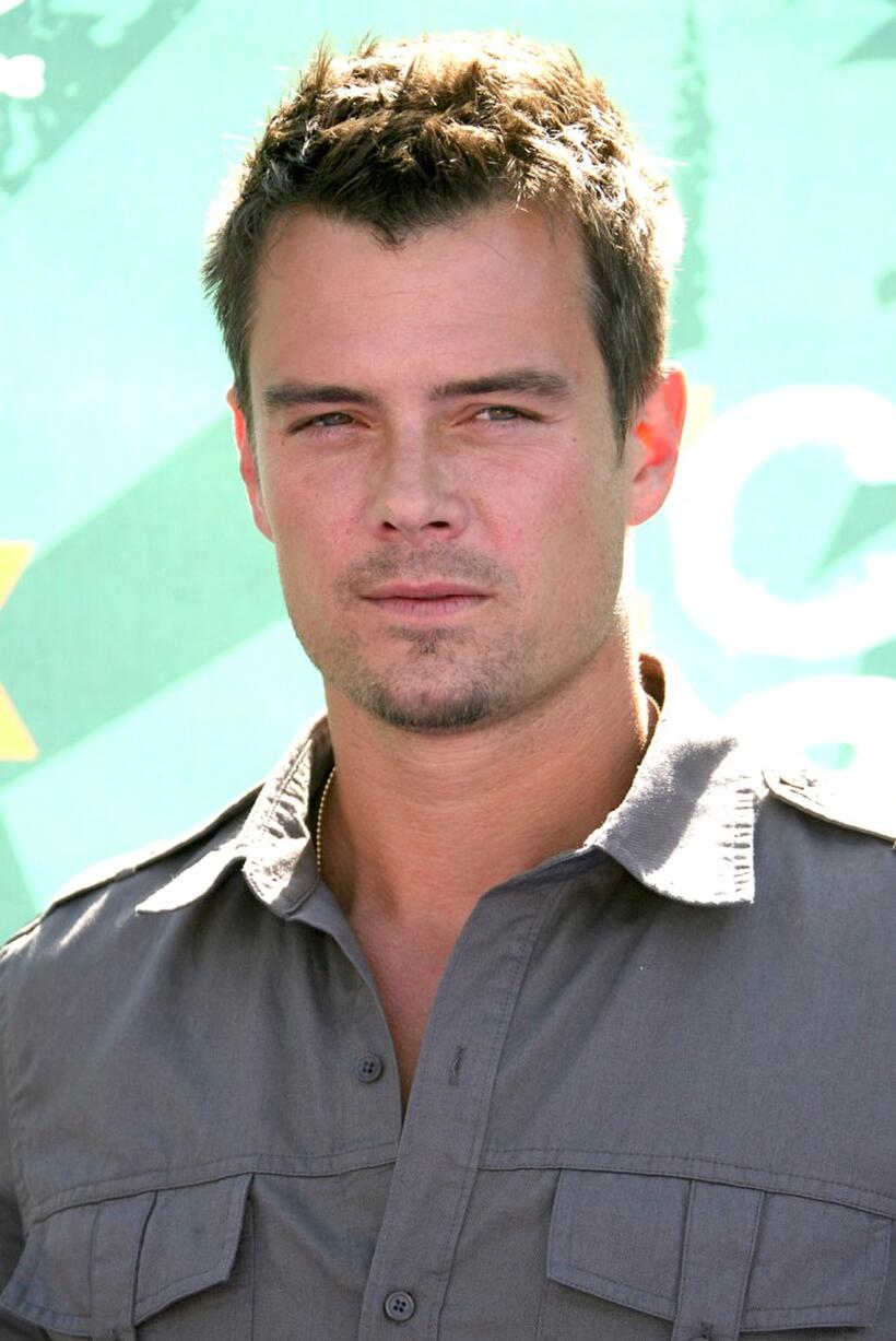 Josh Duhamel at the 2008 Teen Choice Awards.