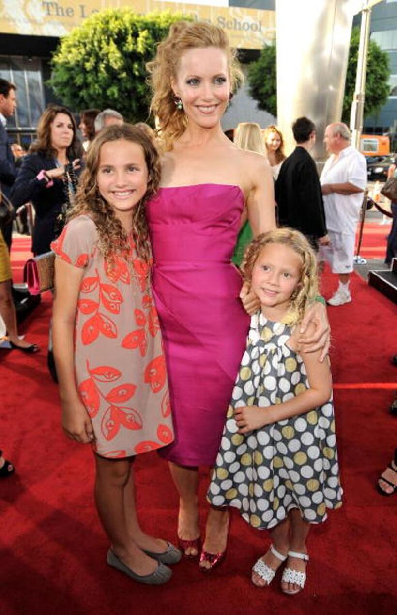 Maude Apatow, Leslie Mann and Iris Apatow at the premiere of "Funny People."