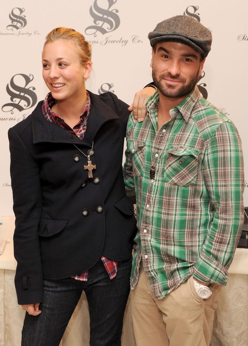 Kaley Cuoco and Johnny Galecki at the 66th Annual Golden Globes Awards.