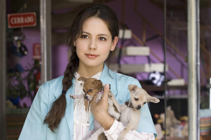 Martina Garcia as Julia in ``No Eres Tu, Soy Yo.''