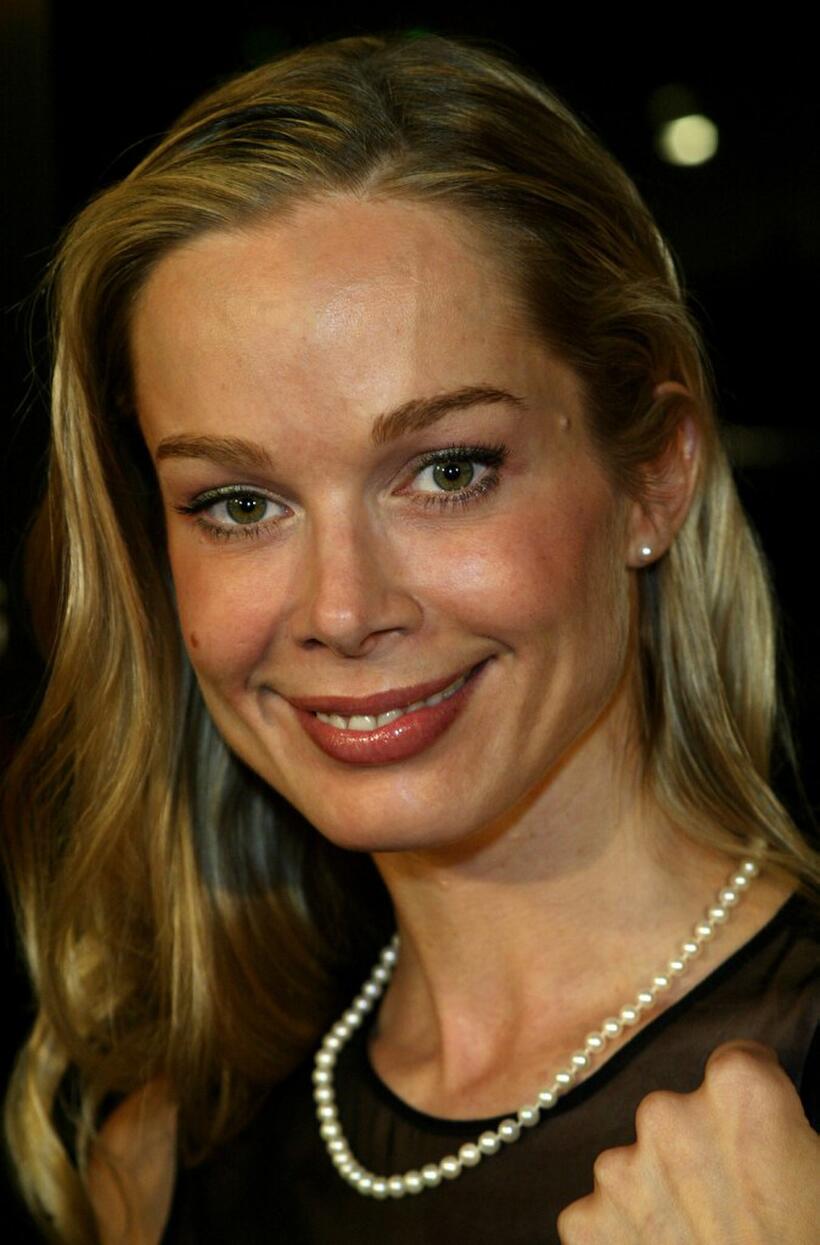 Jennifer Gareis at the premiere of "Girl With A Pearl Earring."