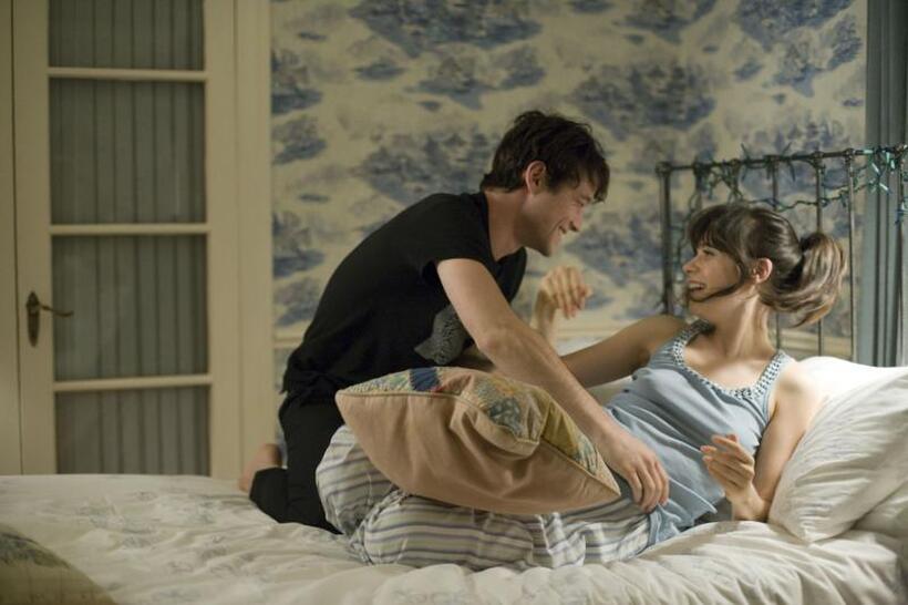 Joseph Gordon-Levitt and Zooey Deschanel in "(500) Days of Summer."