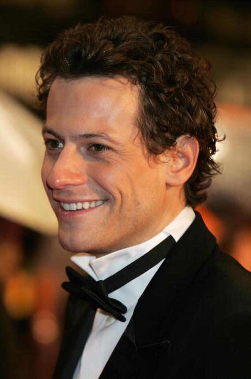 Ioan Gruffudd arrives at the 2006 BAFTA Awards.