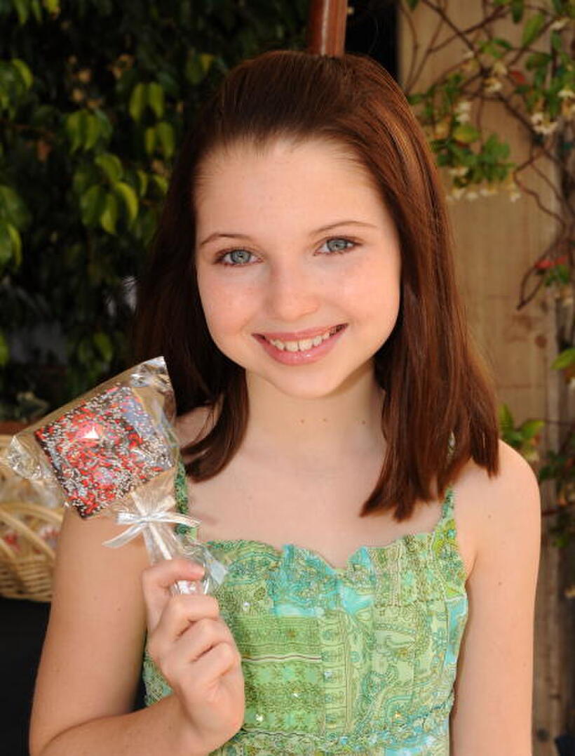 Sammi Hanratty at the Expressive Fortunes booth during the 2008 DPA Garden Party.