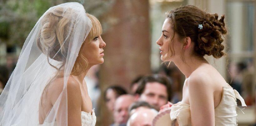 Kate Hudson as Liv and Anne Hathaway as Emma in "Bride Wars."