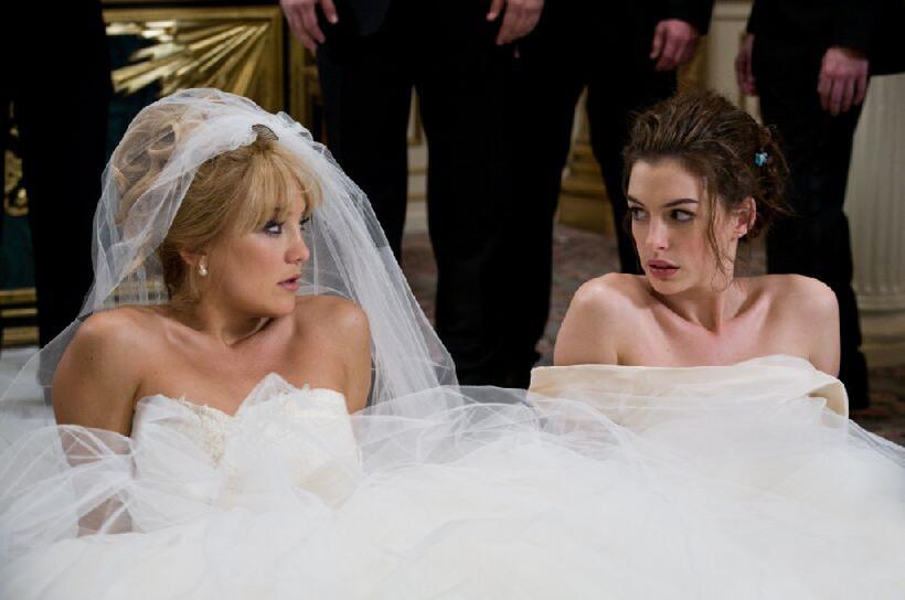 Kate Hudson as Liv and Anne Hathaway as Emma in "Bride Wars."