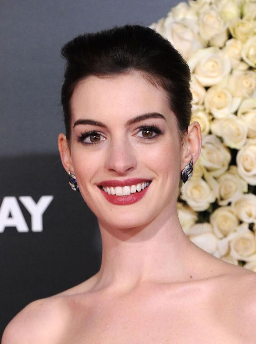 Anne Hathaway at the California premiere of "Valentine's Day."