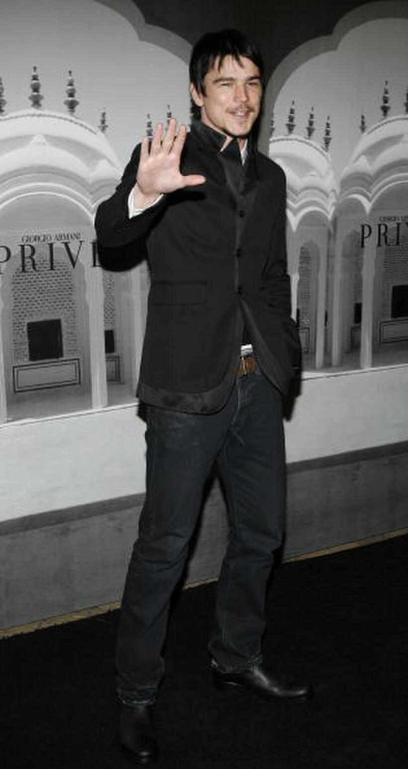Josh Hartnett at "Giorgio Armani Celebrates the Oscars" in Beverly Hills.