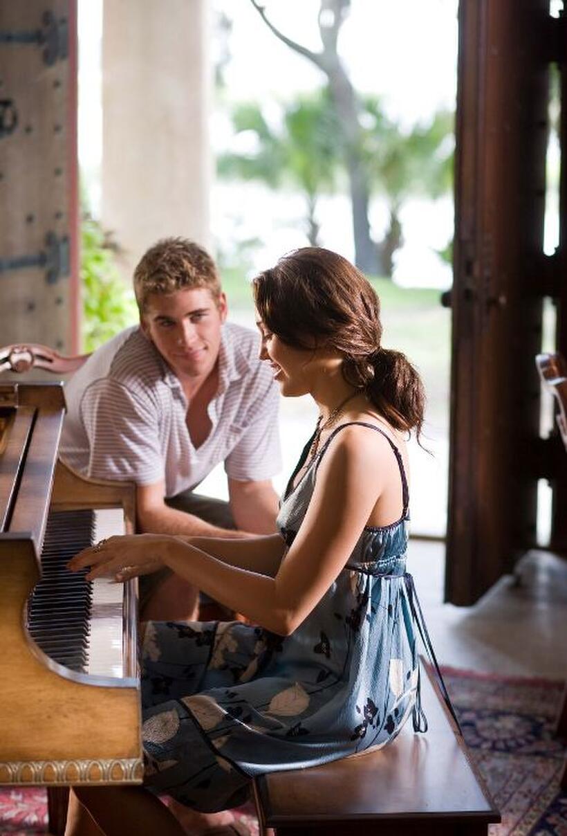 Liam Hemsworth and Miley Cyrus in "The Last Song."