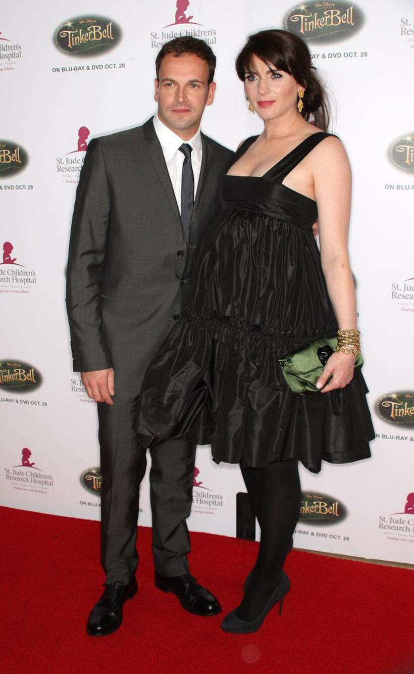 Jonny Lee Miller and Michele Hicks at the Fifth Annual Runway For Life.