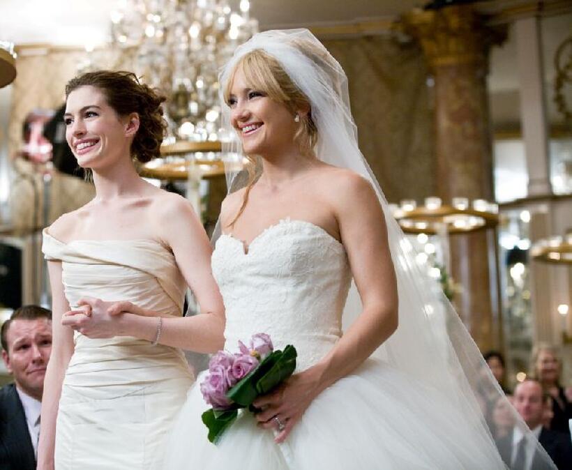 Kate Hudson as Liv and Anne Hathaway as Emma in "Bride Wars."