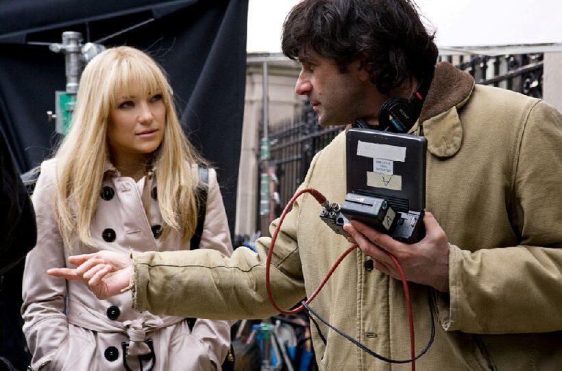 Kate Hudson and Director Gary Winick on the set of "Bride Wars."