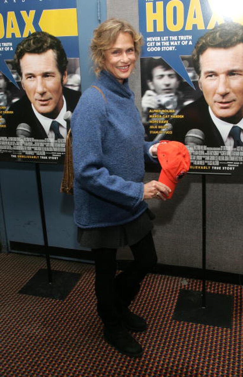 Lauren Hutton and Carey Lowell at the premiere of "The Hoax".