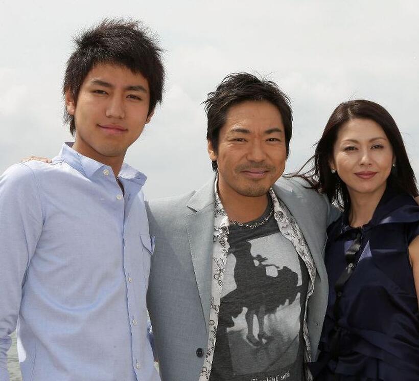 Yu Koyanagi, Teruyuki Kagawa and Haruka Igawa at the photocall of "Tokyo Sonata."