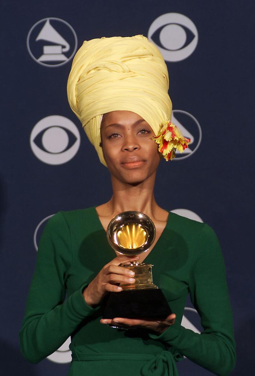 Erykah Badu at the 2000 Grammy Awards.