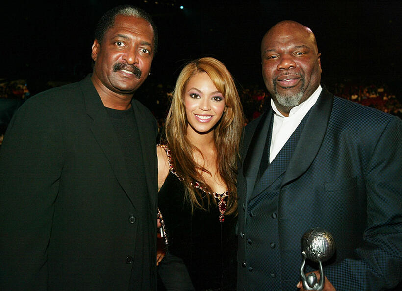 Matthew Knowles, Beyonce Knowles and T.D. Jakes at the 35th Annual NAACP Image Awards in California.
