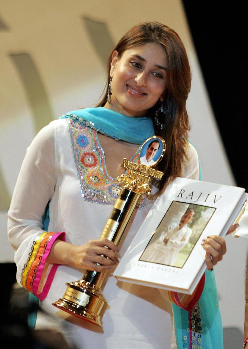 Kareena Kapoor at the Rajiv Gandhi Awards.